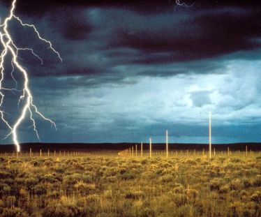 Walter De Maria, known for his simple, yet massive, witty, and disorienting environmental works, the most famous of which was “The Lightning Field